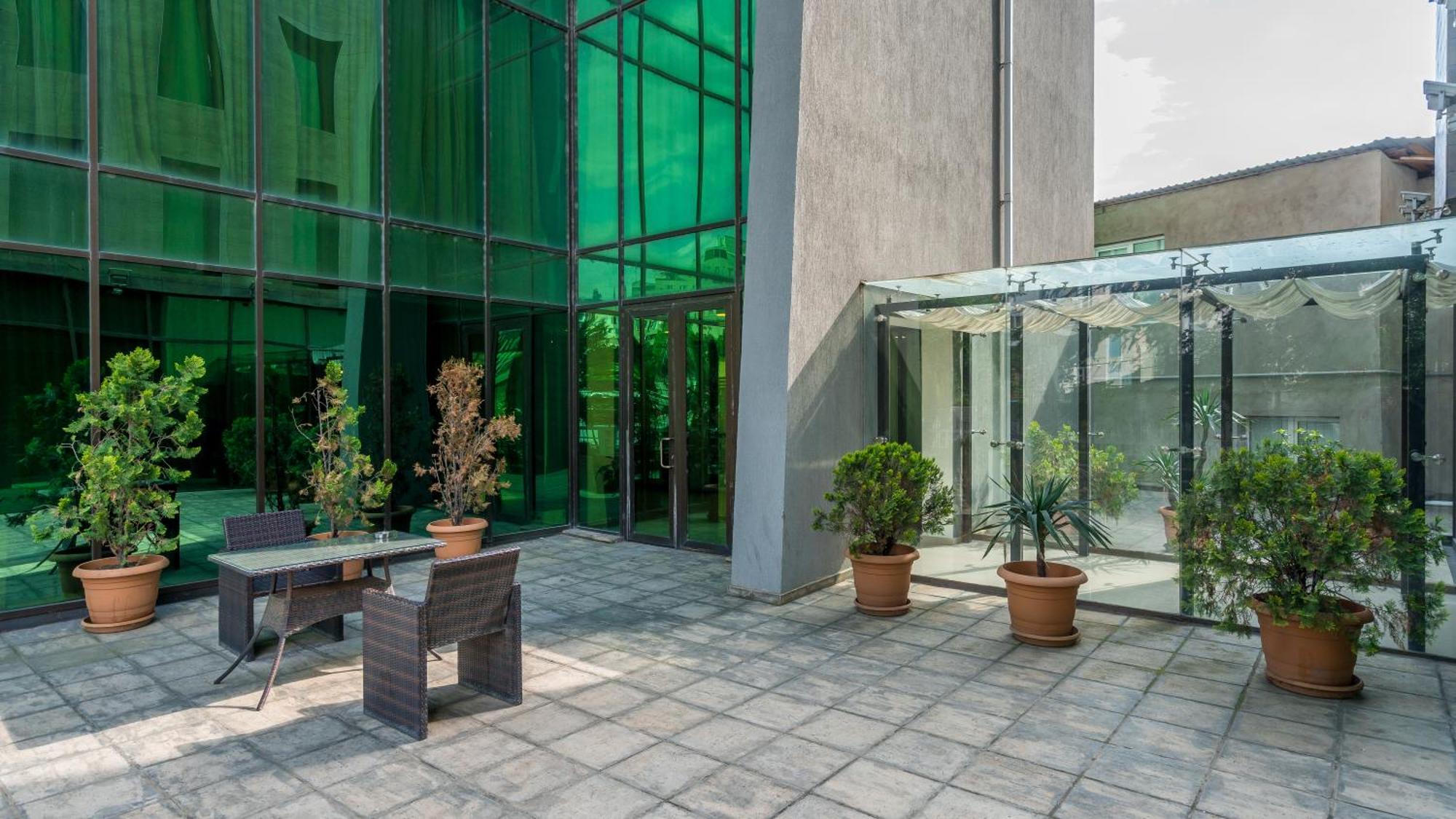 Hotel Capitol By Umbrella 4*